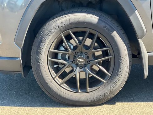 Used 2019 Toyota RAV4 LE FWD image 29