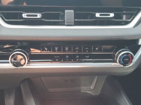 Used 2026 Chevrolet Equinox LT AWD/4WD image 26
