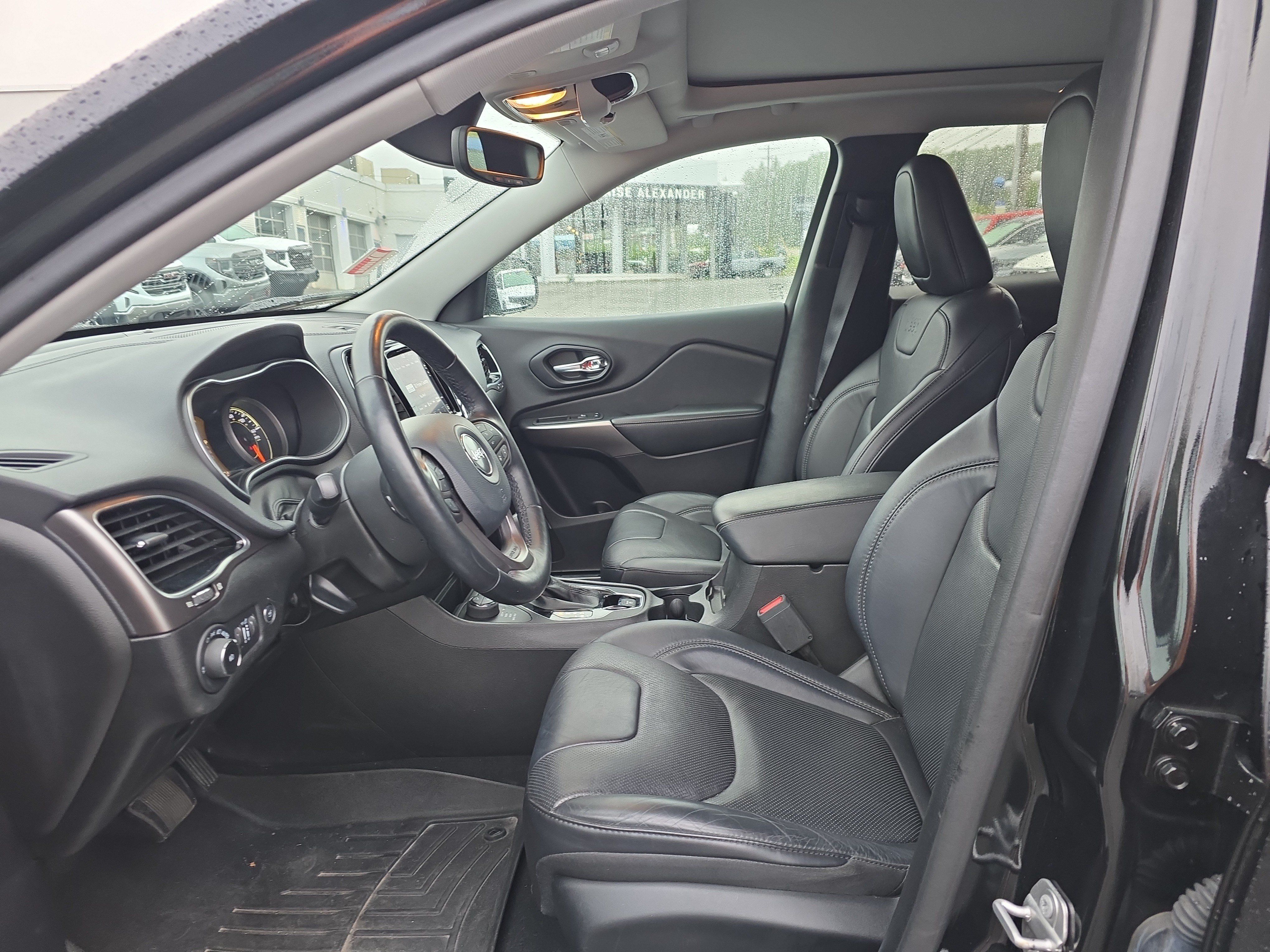 Used 2021 Jeep Cherokee Limited w/ Elite Package AWD/4WD image 12