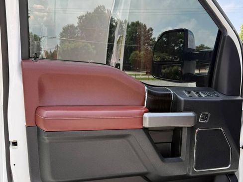 Used 2018 Ford F250 Platinum w/ Platinum Ultimate Package AWD/4WD image 17