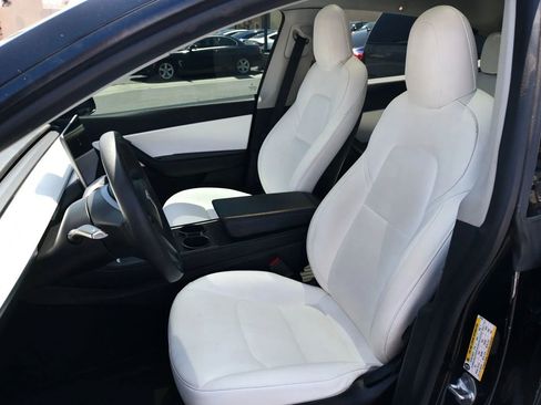 Used 2022 Tesla Model Y Performance AWD/4WD image 9