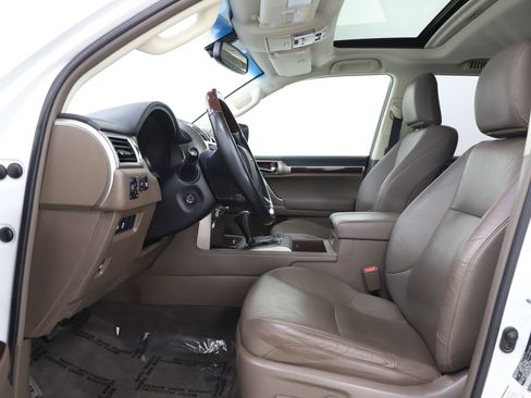 Used 2018 Lexus GX 460 Premium w/ Premium Package image 19