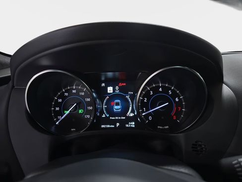 Used 2020 Jaguar F-PACE Premium image 22