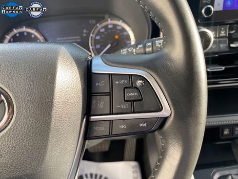 Used 2024 Toyota Highlander LE AWD/4WD image 31