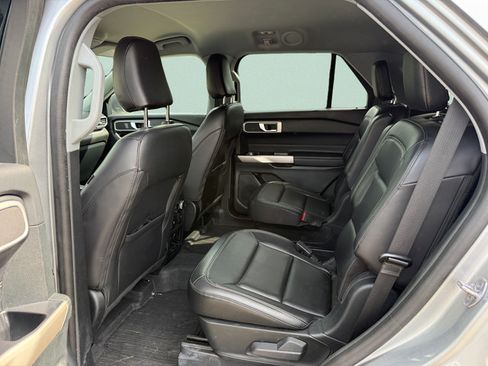 Certified 2022 Ford Explorer XLT w/ Equipment Group 202A AWD/4WD image 5