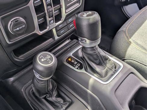Used 2024 Jeep Wrangler Unlimited Sahara w/ Technology Group AWD/4WD image 11