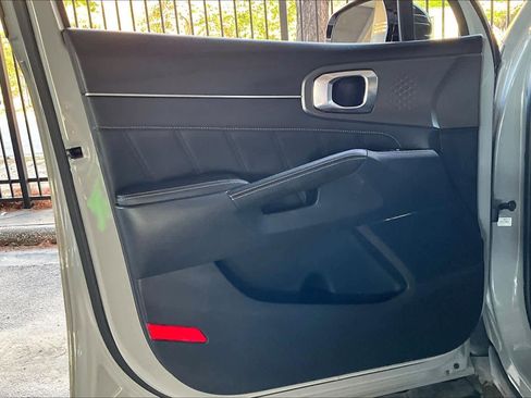 Used 2023 Kia Sorento SX image 21