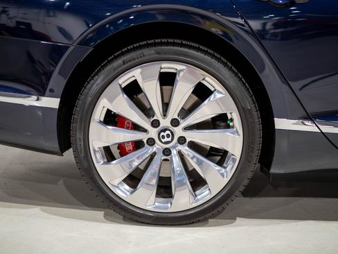 Used 2021 Bentley Flying Spur W12 image 32