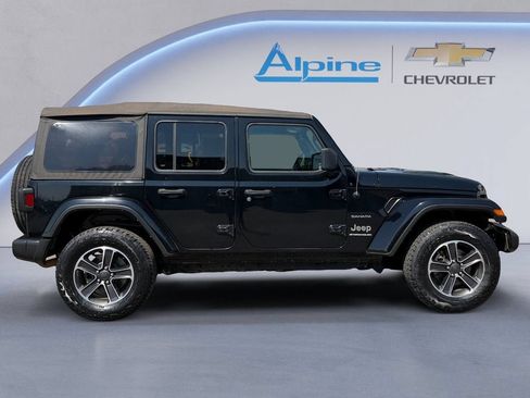 Used 2023 Jeep Wrangler Unlimited Sahara w/ Cold Weather Group AWD/4WD image 6