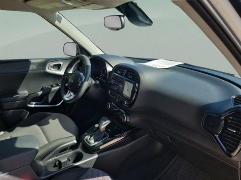 Used 2024 Kia Soul S FWD image 6