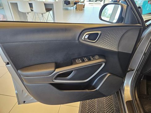 Used 2025 Kia Soul LX w/ LX Technology Package image 13