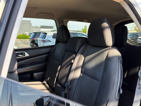 Used 2020 Nissan Pathfinder S FWD image 23