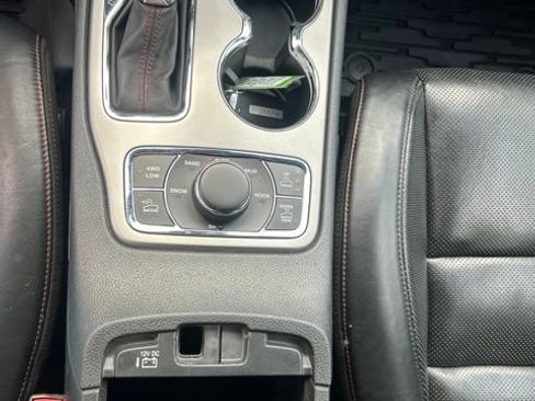 Used 2019 Jeep Grand Cherokee Trailhawk w/ Trailhawk Luxury Group AWD/4WD image 23