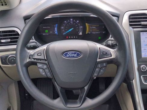 Used 2020 Ford Fusion SE FWD image 15
