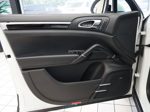 Used 2014 Porsche Cayenne S AWD/4WD image 22