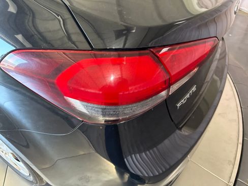 Used 2017 Kia Forte LX FWD image 12