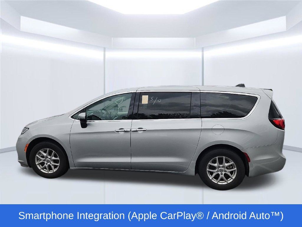Used 2023 Chrysler Pacifica Touring-L FWD image 6