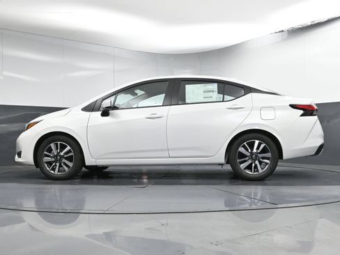 Used 2025 Nissan Versa SV w/ Trunk Package FWD image 26