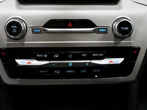 Certified 2023 Ford Explorer XLT image 30