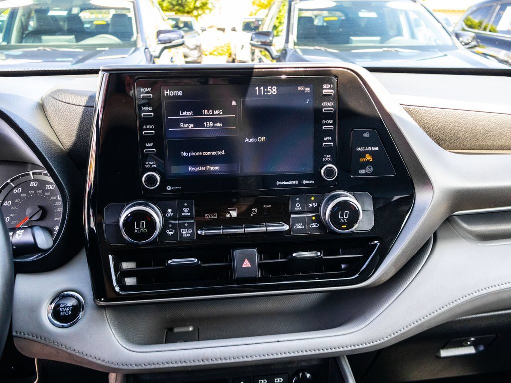 Used 2022 Toyota Highlander LE FWD image 24