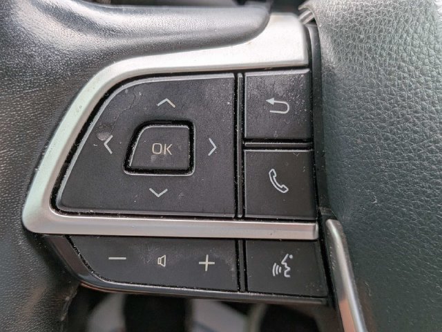 Used 2024 Toyota Highlander Limited FWD image 28