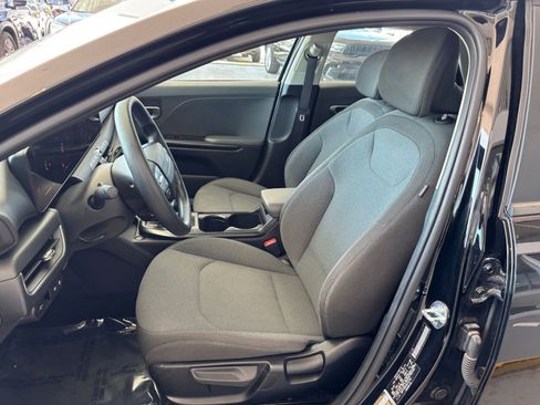 Used 2025 Kia K4 FWD image 38