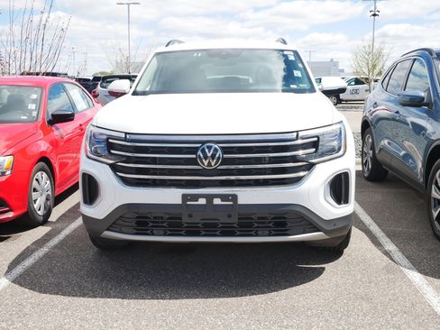 Used 2025 Volkswagen Atlas SE AWD/4WD image 2