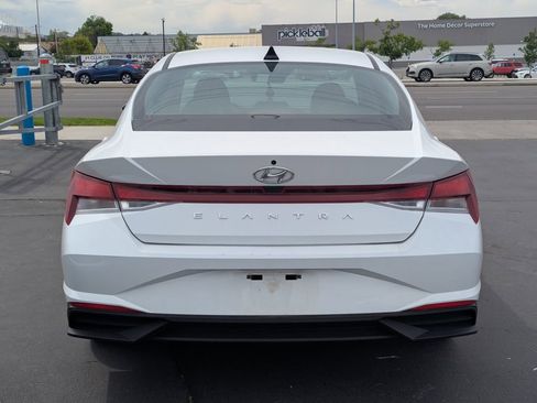 Used 2023 Hyundai Elantra SE FWD image 5