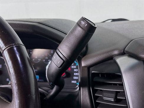 Used 2018 Chevrolet Suburban Premier image 20