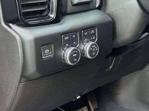 Used 2024 GMC Sierra 2500 AT4 w/ AT4 Premium Plus Package AWD/4WD image 11
