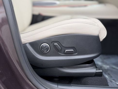 Used 2023 Genesis GV70 2.5T w/ Advanced Package image 35