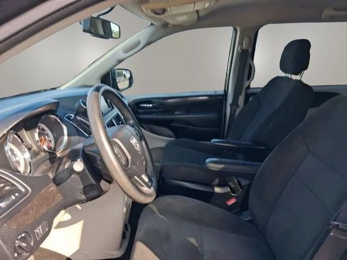 Used 2018 Dodge Grand Caravan SE w/ UConnect Hands-Free Group FWD image 18