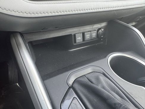 Used 2020 Toyota Highlander XLE image 19