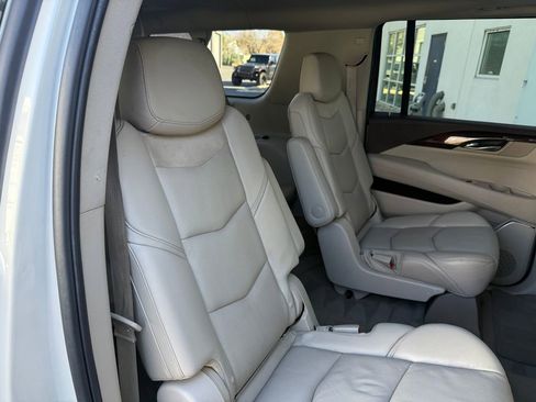 Used 2015 Cadillac Escalade ESV Premium RWD image 21