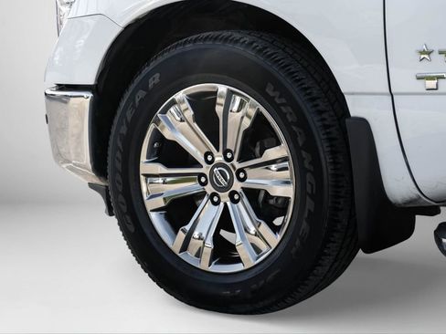 Used 2017 Nissan Titan SV image 49