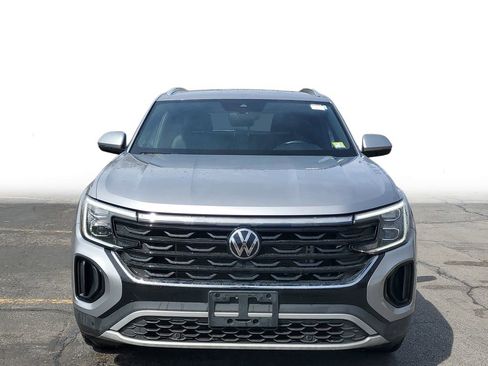 Used 2024 Volkswagen Atlas Cross Sport SE AWD/4WD image 2