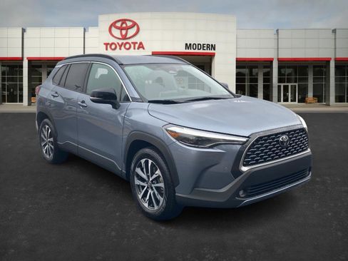 Certified 2025 Toyota Corolla Cross XLE image 3