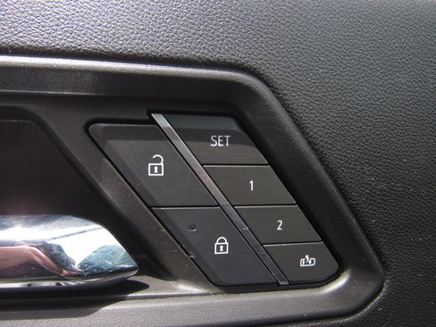 Used 2024 Chevrolet Colorado Z71 w/ Z71 Convenience Package 2 image 23