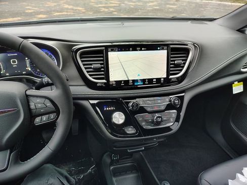 New 2026 Chrysler Pacifica Select FWD image 19