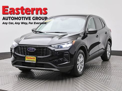 Used 2023 Ford Escape Active AWD/4WD image 1