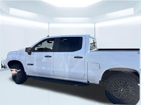 Used 2021 Chevrolet Silverado 1500 LT Trail Boss w/ Convenience Package II AWD/4WD image 3