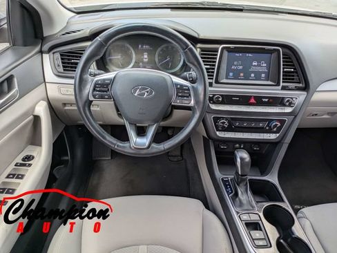 Used 2018 Hyundai Sonata SEL w/ Tech Package 02 FWD image 17