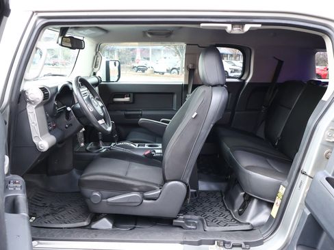 Used 2011 Toyota FJ Cruiser 4WD w/ Convenience Pkg image 5