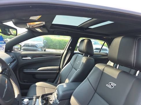 Used 2022 Chrysler 300 S w/ Comfort Group RWD image 14