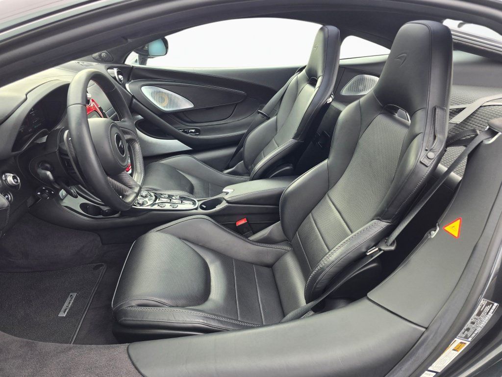 Used 2022 McLaren GT RWD image 13