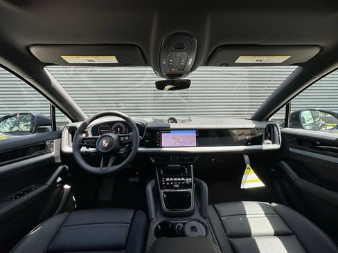 Used 2025 Porsche Cayenne E-Hybrid Coupe image 34