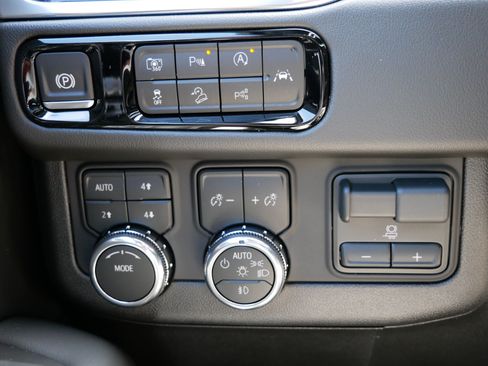 New 2026 GMC Yukon XL Elevation w/ Elevation Premium Package AWD/4WD image 23