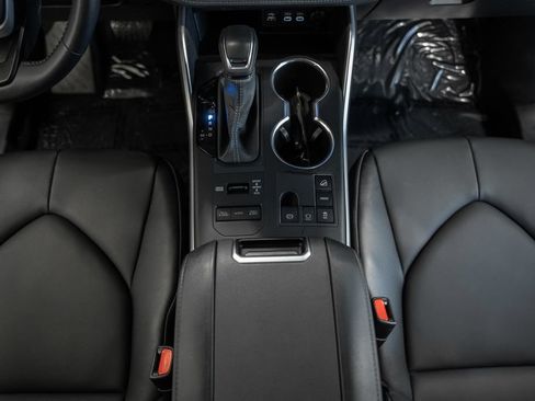 Used 2025 Toyota Highlander XLE AWD/4WD image 27