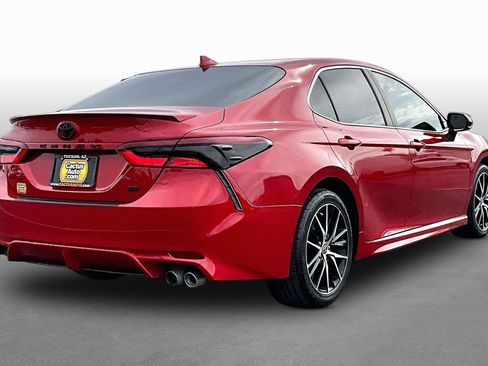 Used 2021 Toyota Camry SE image 2