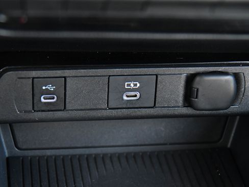 Used 2024 Toyota Prius LE image 25